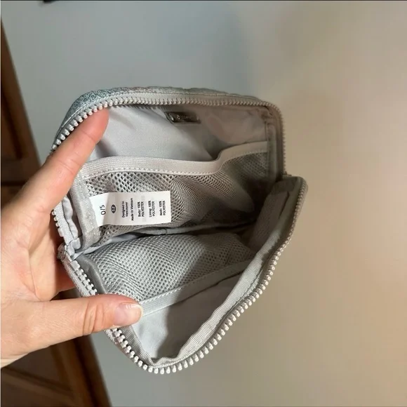 NWT Lululemon everywhere belt bag 1L - Picture 12 of 12